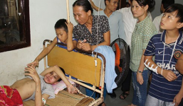 Vụ bé trai khuyết tật bị hành hạ: Nghi phạm nhắn “Em sẽ nuôi cháu hết đời này”